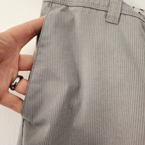 Horny Toad gray pin‎ striped Bermuda shorts womens size 4 - Picture 2 of 6